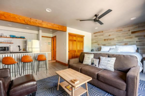 Der Steiermark 108 - Cozy King Studio Off Main St & Peak 9 with AC, Balcony, Shared Hot Tub & Free Parking